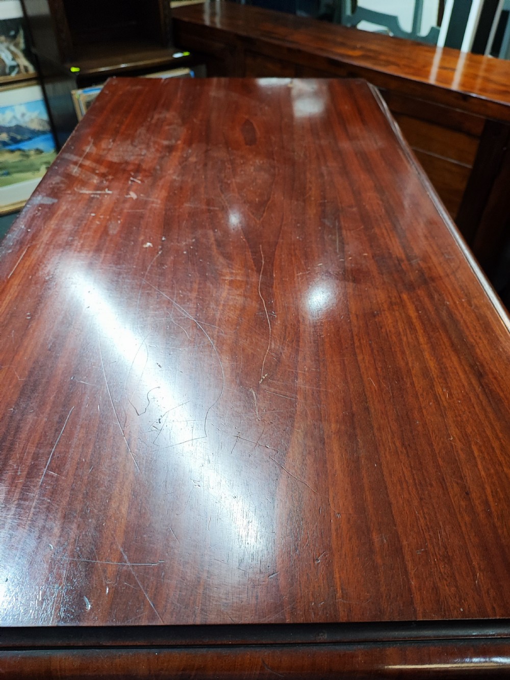 A quality Victorian mahogany chest of drawers. View III
