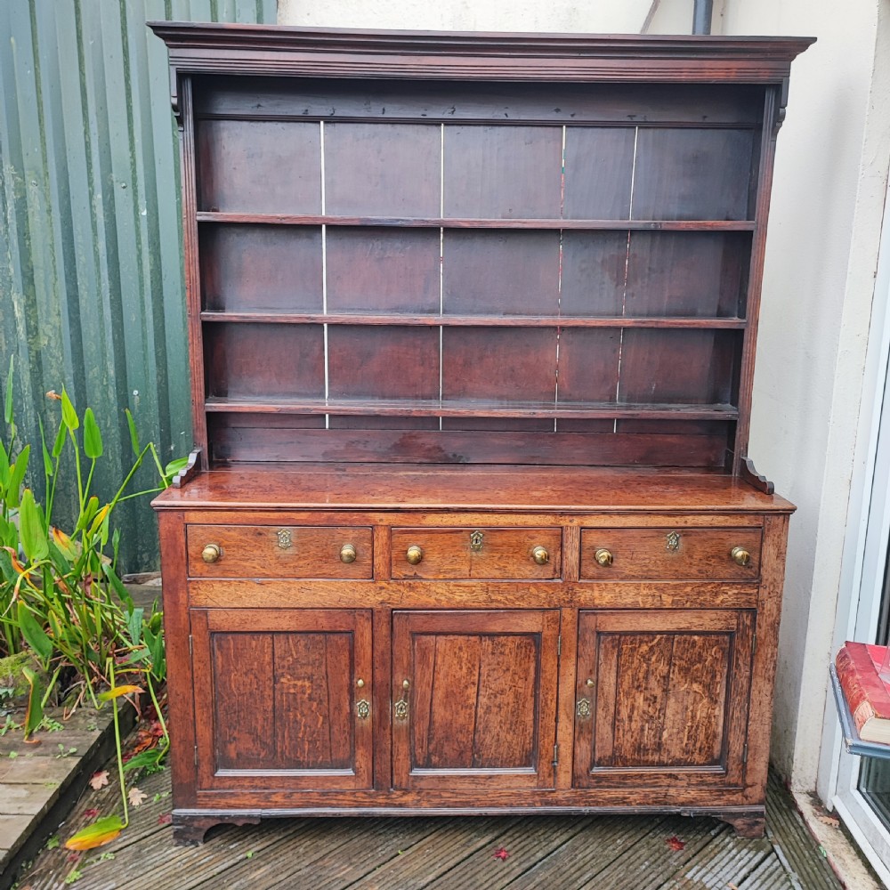 Good Georgian oak dresser