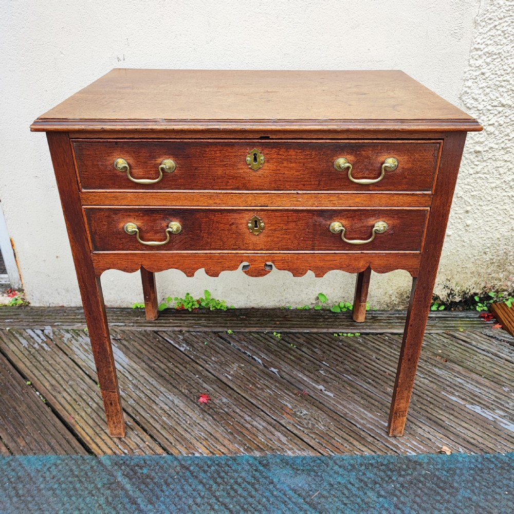 Fine Georgian oak side table