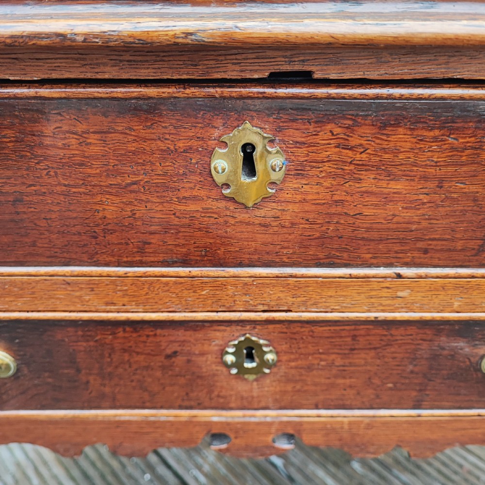 Fine Georgian oak side table View II