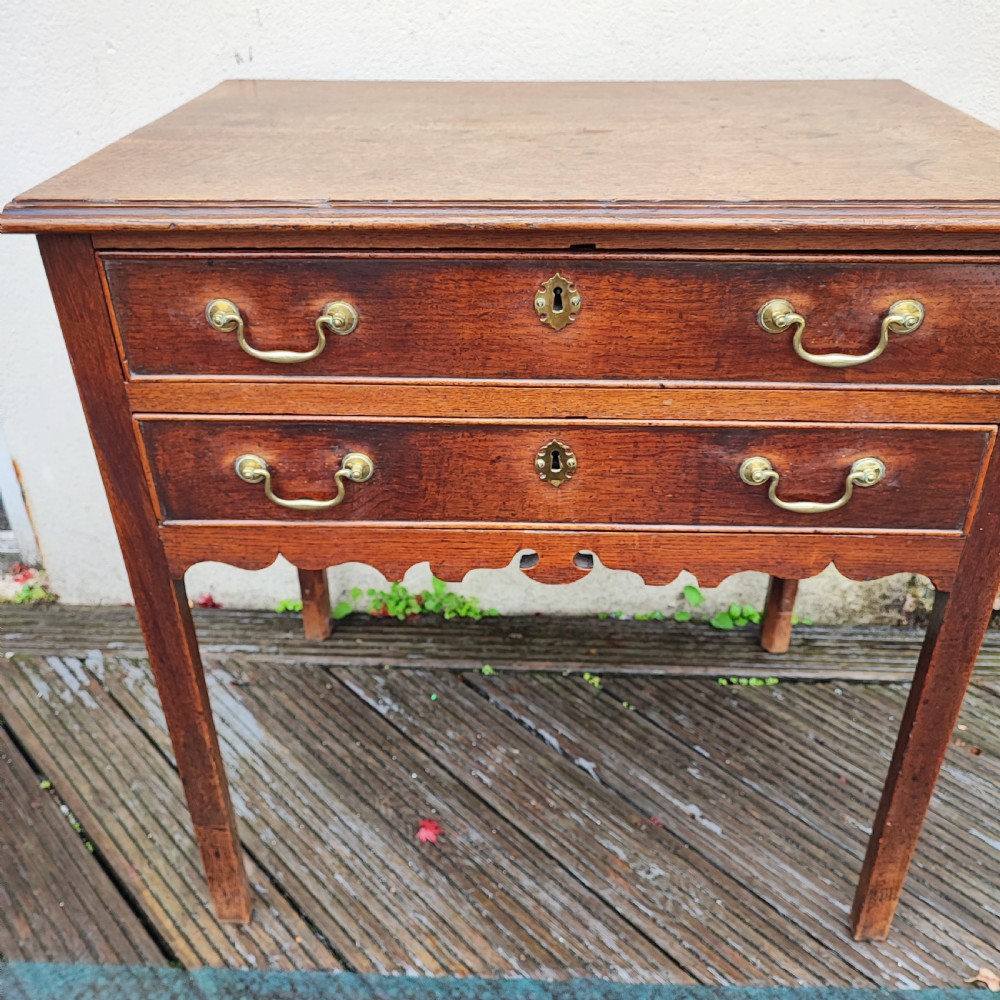 Fine Georgian oak side table View III
