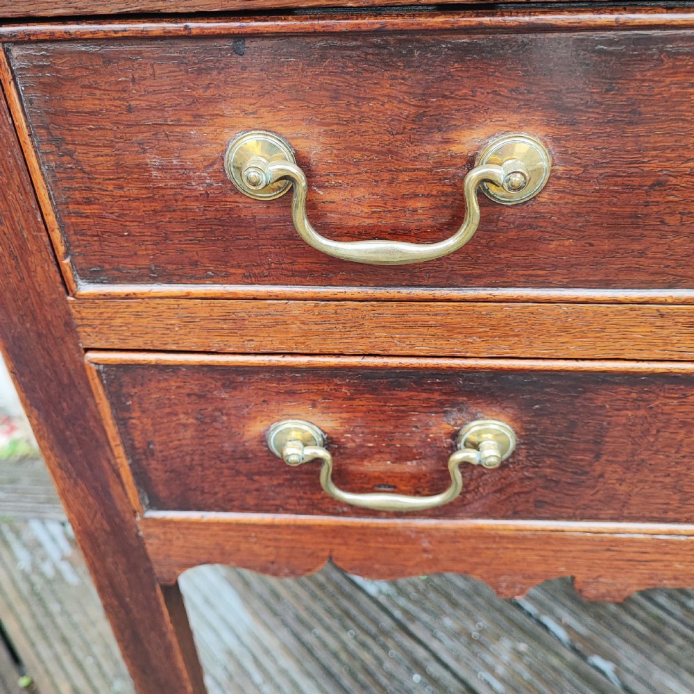 Fine Georgian oak side table View V