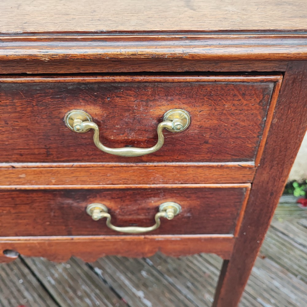 Fine Georgian oak side table View VI
