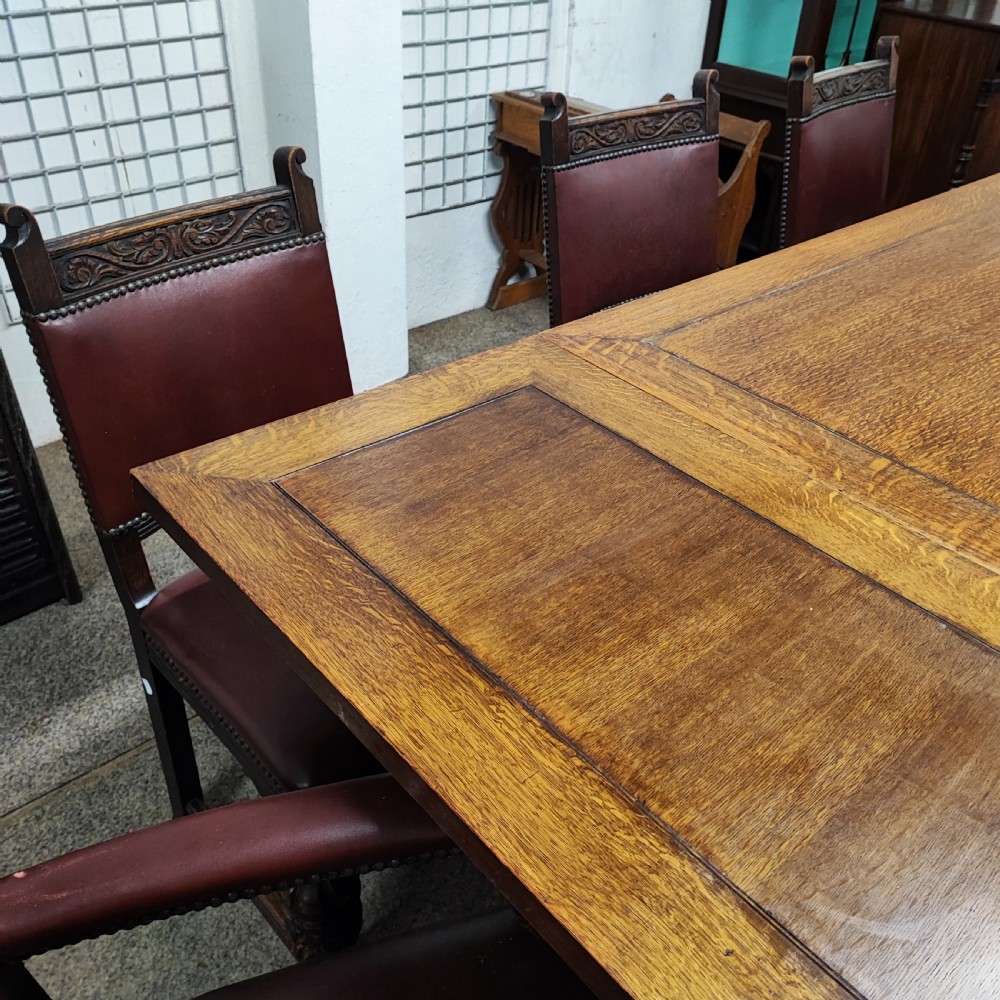 Superb oak dining table and 8 matching chairs View V