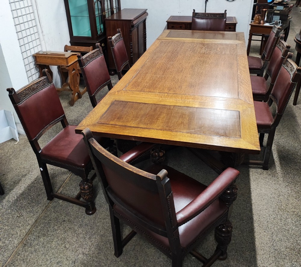 Superb oak dining table and 8 matching chairs View VI