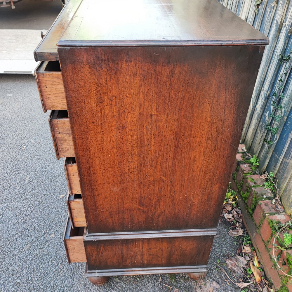 Fine Antique walnut  chest of drawers  View V