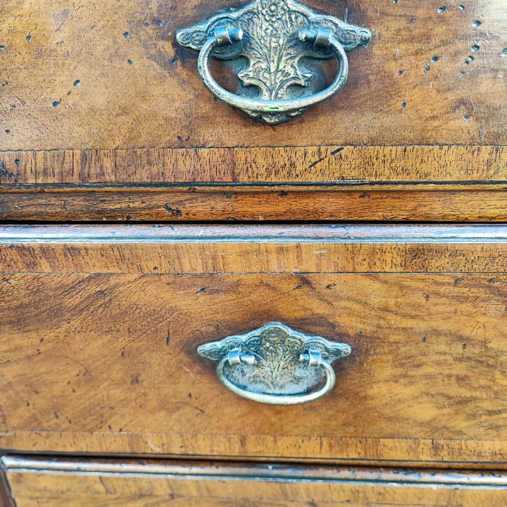 Fine Antique walnut  chest of drawers  View VI