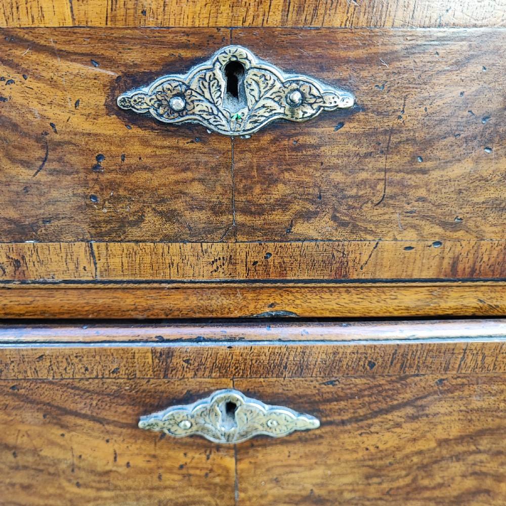 Fine Antique walnut  chest of drawers  View VII
