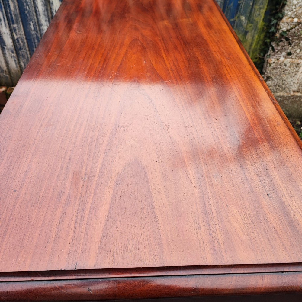 Superb Victorian mahogany chest of drawers View II