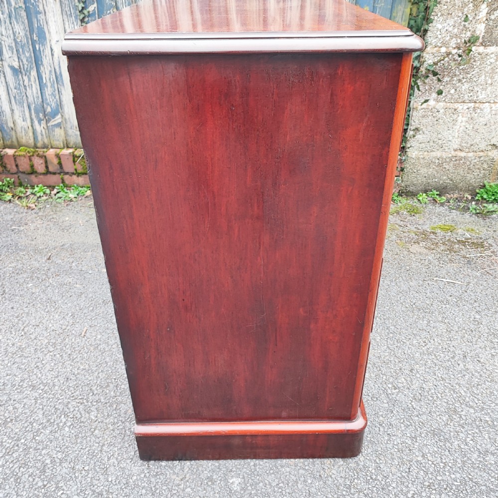 Superb Victorian mahogany chest of drawers View VIII