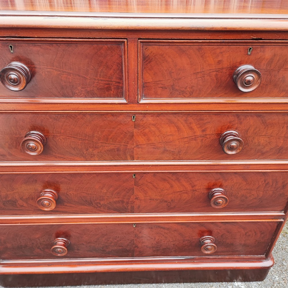 Superb Victorian mahogany chest of drawers View IX