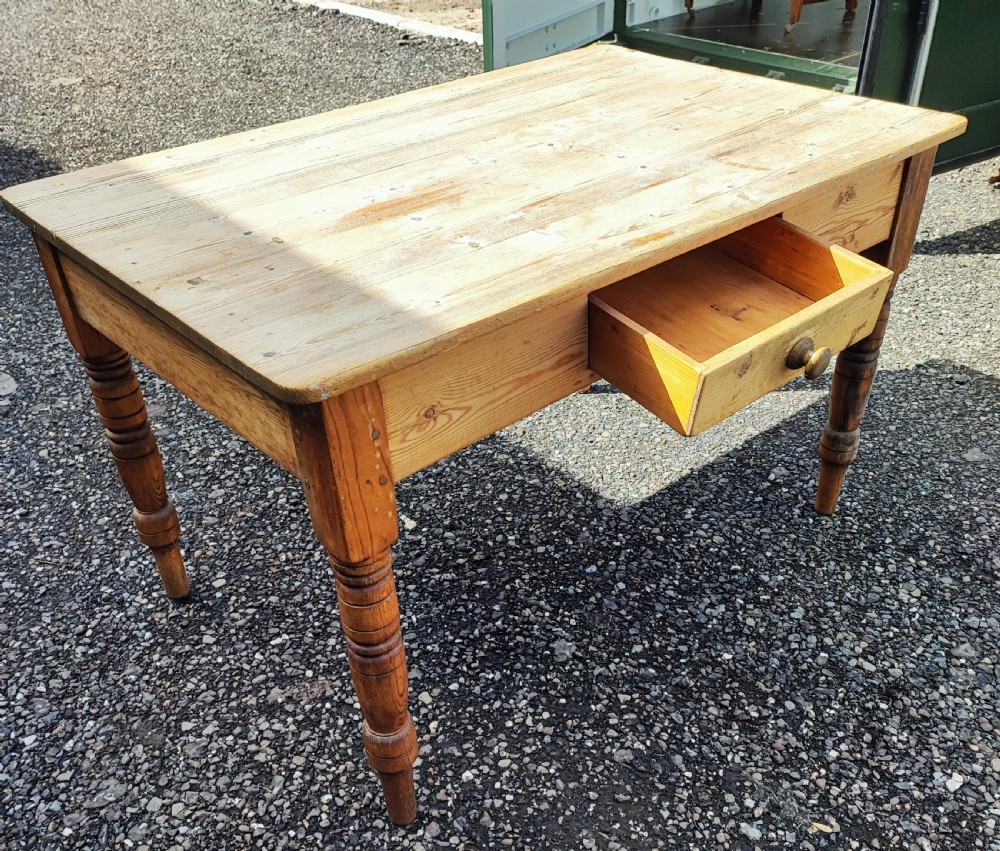 Victorian scrub top pine  kitchen table 