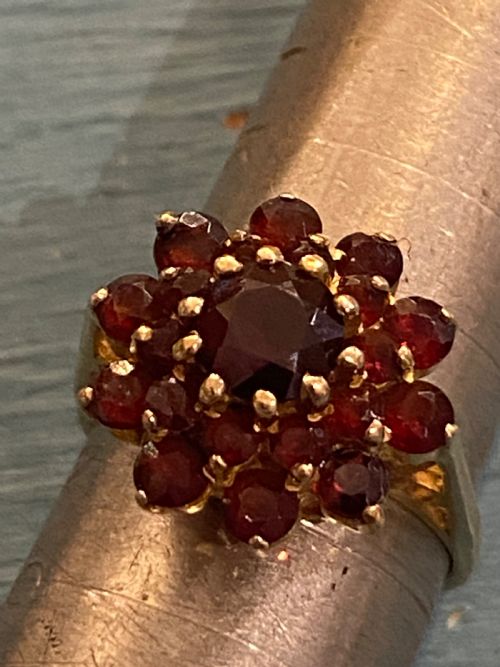 DRESS RING GARNETS MOUNTED IN 9CT YELLOW GOLD - ADDITIONAL PHOTO 3