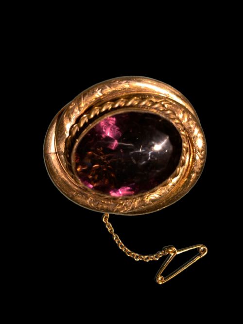VICTORIAN AMETHYST PINCHBECK MOUNTED BROOCH - ADDITIONAL PHOTO 1