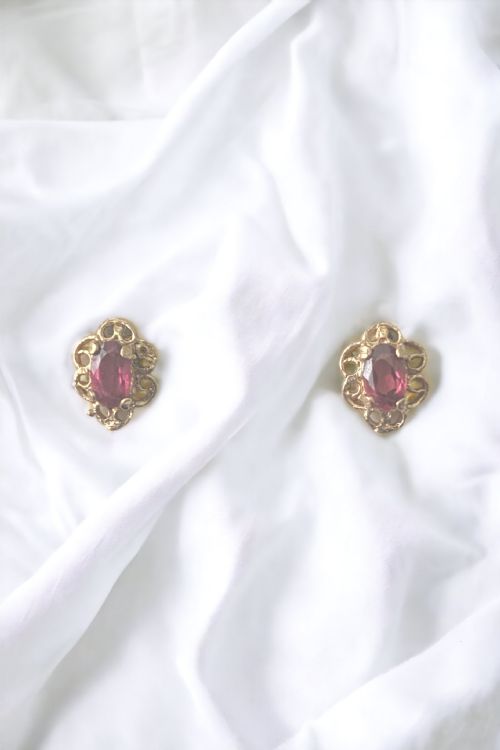 9CT GOLD AND RUBY STUD EARRINGS - ADDITIONAL PHOTO 2