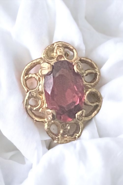 9CT GOLD AND RUBY STUD EARRINGS - ADDITIONAL PHOTO 3