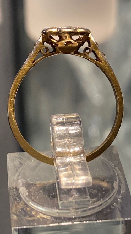 18CT GOLD DIAMOND DAISY RING - ADDITIONAL PHOTO 1