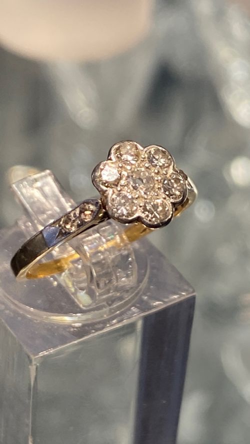 18CT GOLD DIAMOND DAISY RING - ADDITIONAL PHOTO 2