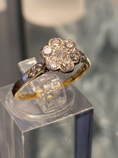 18CT GOLD DIAMOND DAISY RING - ADDITIONAL PHOTO 8