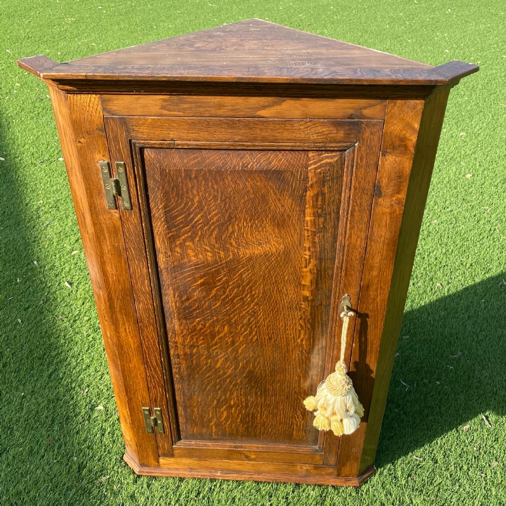 Oak corner cupboard View III
