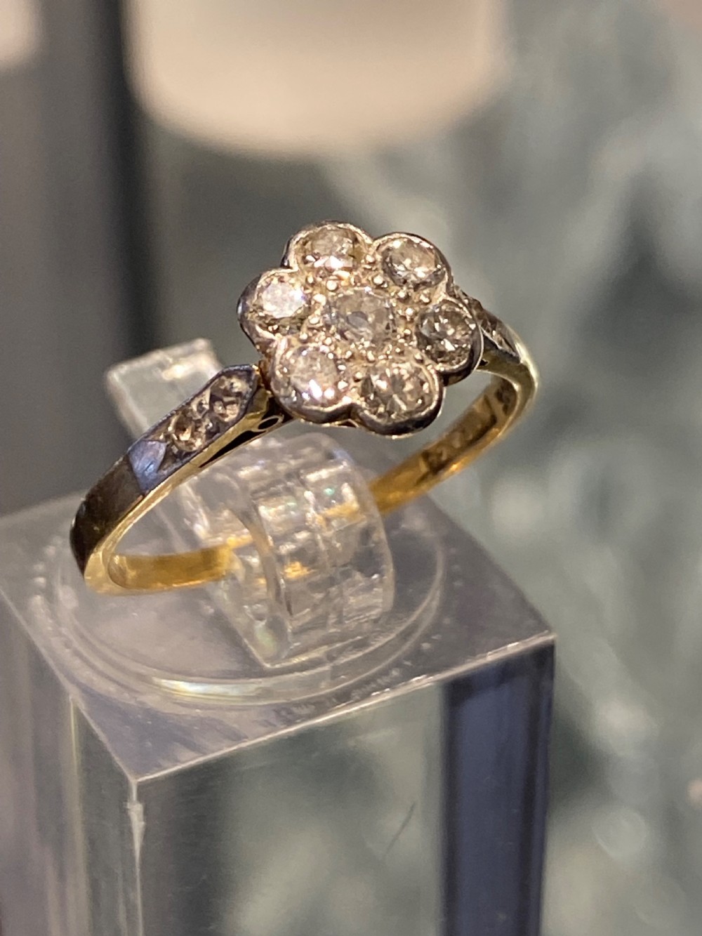18ct gold., Diamond “Daisy “ ring View V