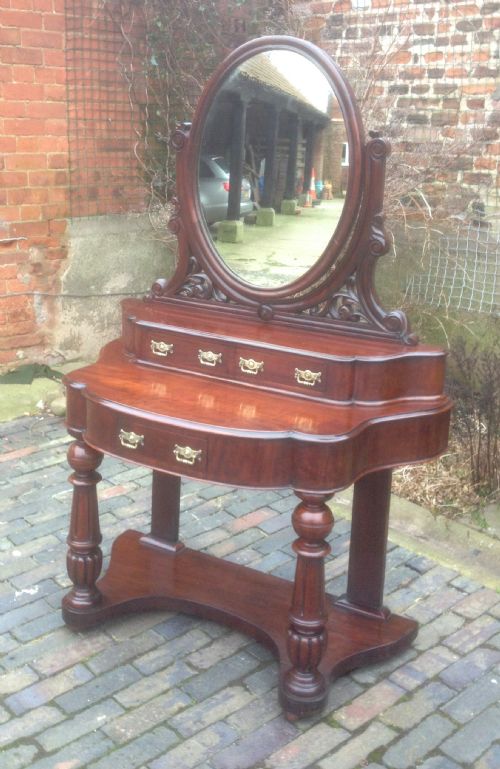 Victorian Duchesse Dressing Table

