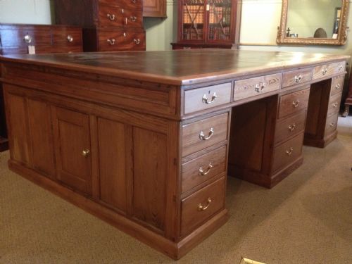 Pine Double Partners' Desk