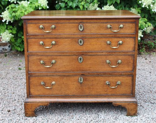 Small Oak Chest of Drawers