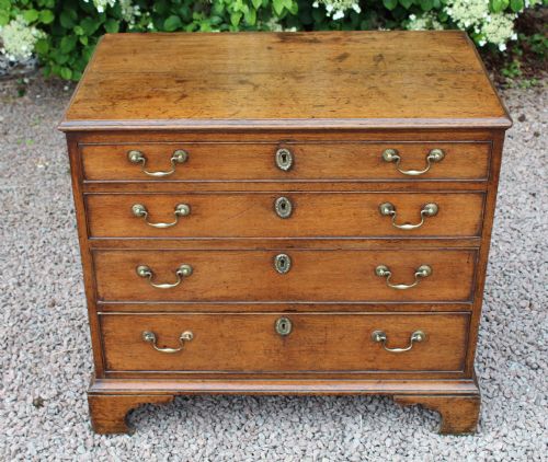 fig 1. Small Oak Chest of Drawers