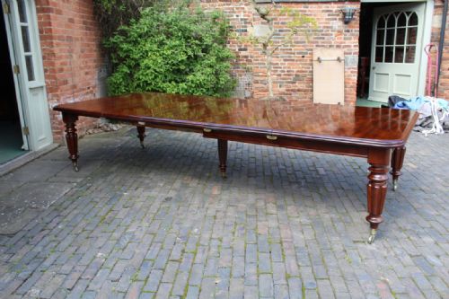 19th Century Mahogany Extending Dining Table