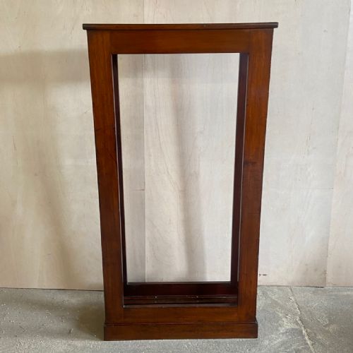 Mahogany Leaf Carrier