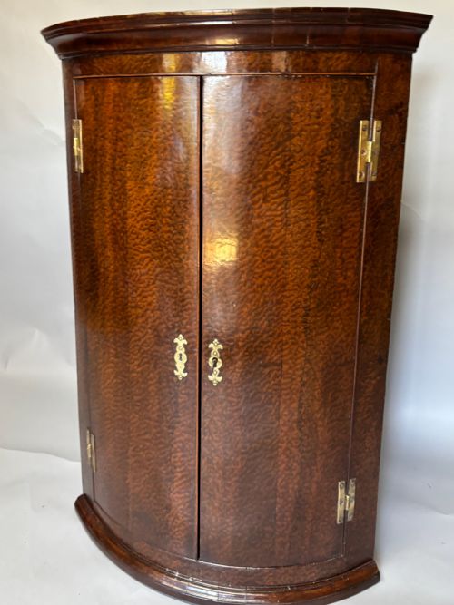 GEORGE III PLUM PUDDING MAHOGANY CORNER CUPBOARD