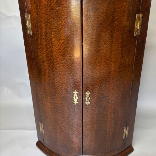 GEORGE III PLUM PUDDING MAHOGANY CORNER CUPBOARD - ADDITIONAL PHOTO 1
