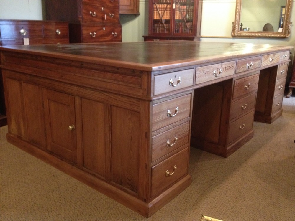 Pine Double Partners' Desk