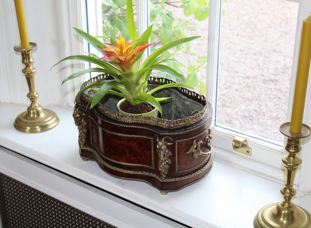 Table Jardiniere