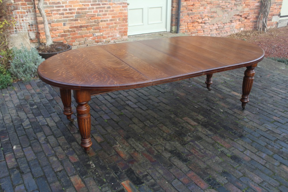 Good Oak Extending Dining Table