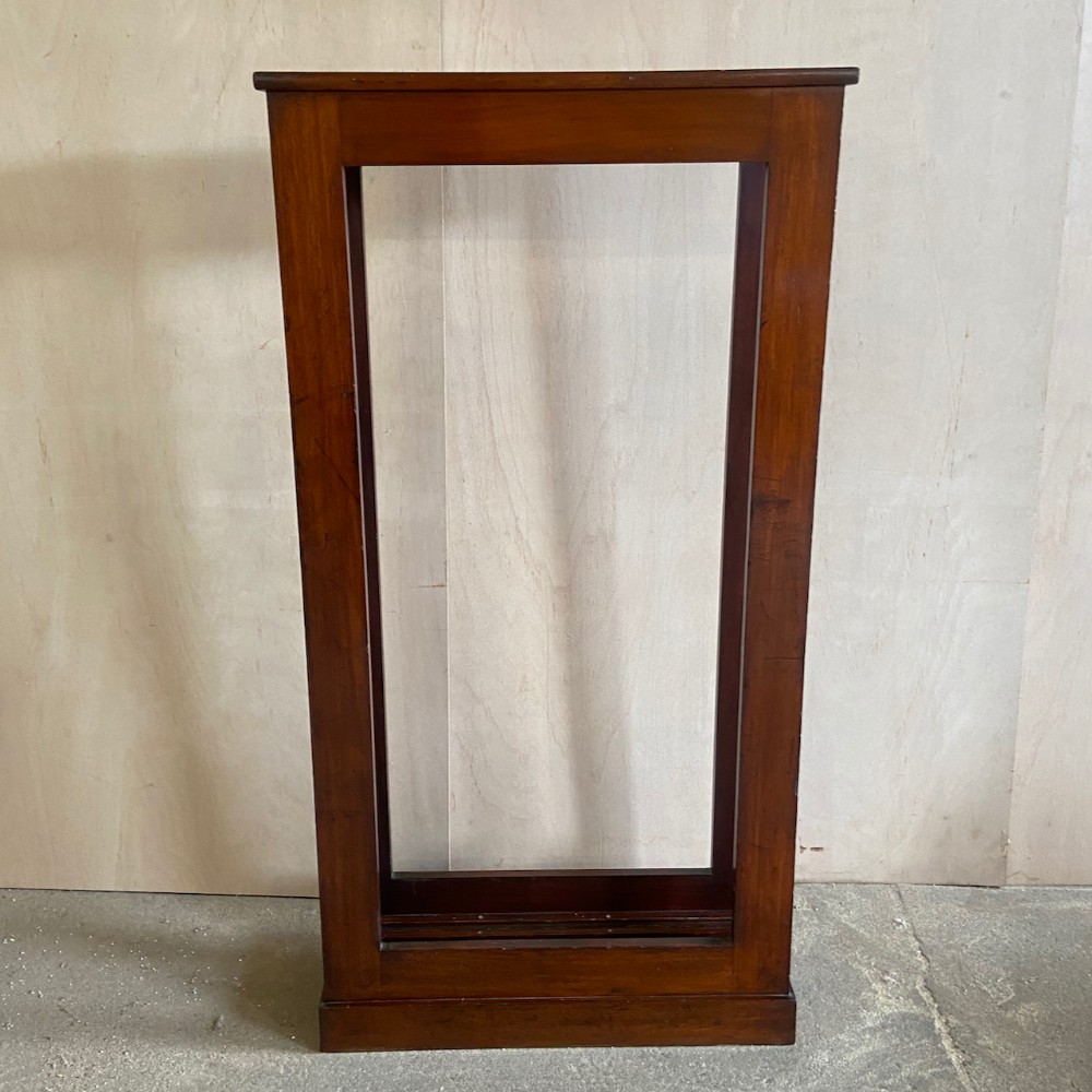 Mahogany Leaf Carrier