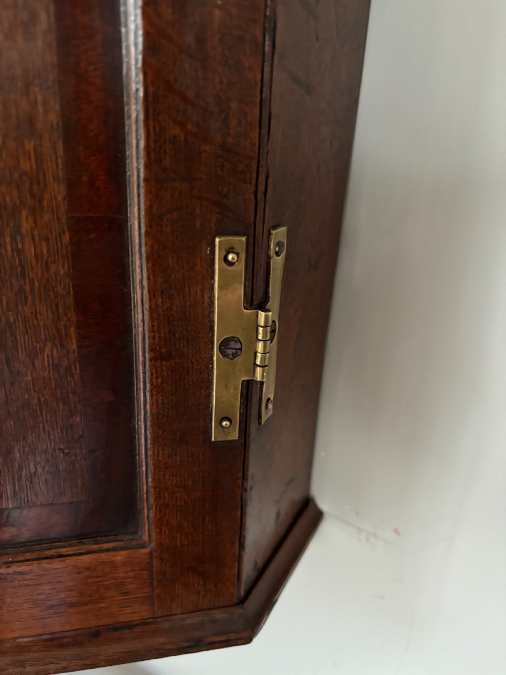 A George III period oak dresser base featuring three drawers with brass swan-neck handles and front cabriole legs. View XXI