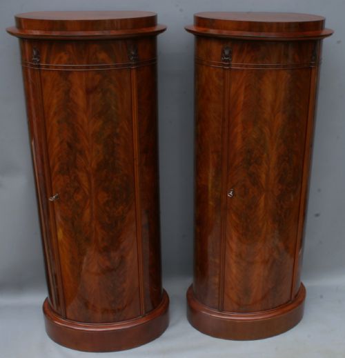 A PAIR OF DANISH BIEDERMEIER MAHOGANY OVAL PEDESTAL CABINETS - ADDITIONAL PHOTO 5