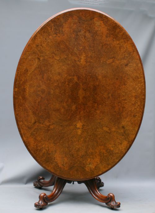 A FINE VICTORIAN WALNUT LOO TABLE - ADDITIONAL PHOTO 1