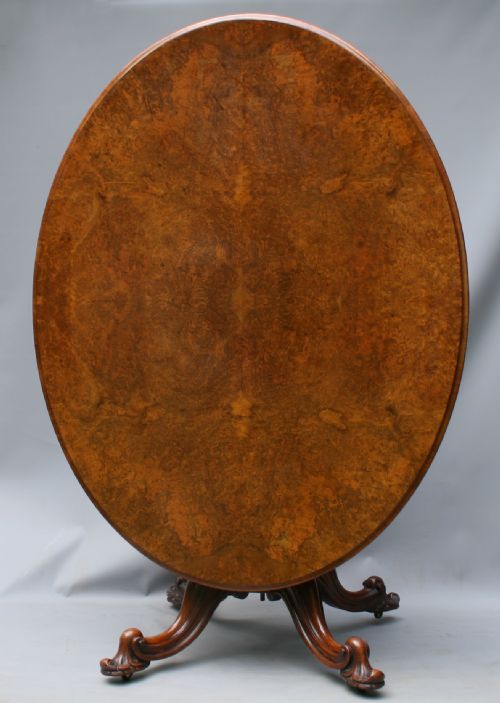 A FINE VICTORIAN WALNUT LOO TABLE - ADDITIONAL PHOTO 5