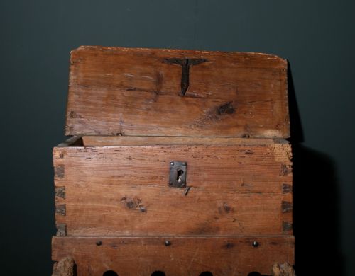 EARLY PINE CHEST - ADDITIONAL PHOTO 1