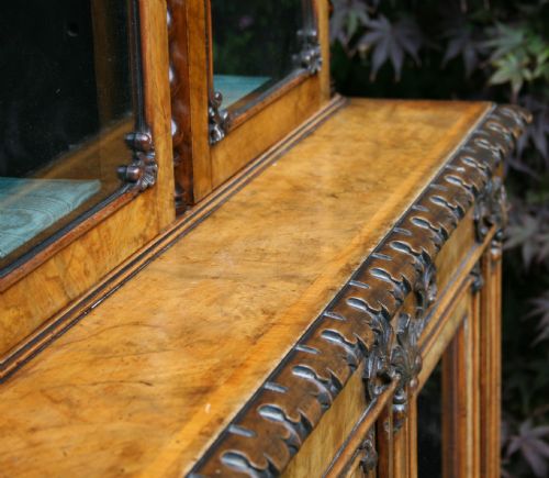 A VICTORIAN FIGURED WALNUT BOOKCASE BY HOLLAND SONS - ADDITIONAL PHOTO 2