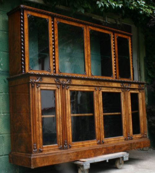 A VICTORIAN FIGURED WALNUT BOOKCASE BY HOLLAND SONS - ADDITIONAL PHOTO 4