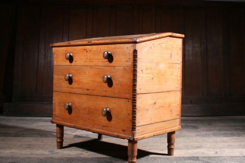 GEORGIAN PINE MULE CHEST - ADDITIONAL PHOTO 1