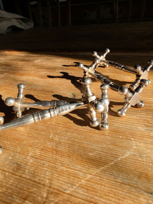 SET OF FOUR GEORGIAN SOLID SILVER KNIFE RESTS HALLMARKED LONDON 1831 - ADDITIONAL PHOTO 4