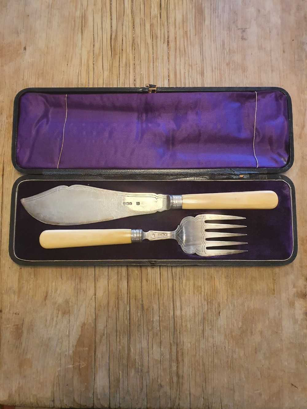 Solid Silver Fish Servers by the Goldsmiths Co
