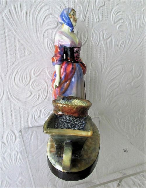 VINTAGE ROYAL DOULTON PORCELAIN FIGURINE MOLLY MALONE - ADDITIONAL PHOTO 3