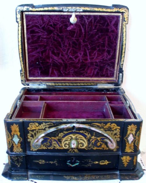 ANTIQUE ENGLISH VICTORIAN PAPIERMCH LADIES JEWELLERY CASKET - ADDITIONAL PHOTO 3