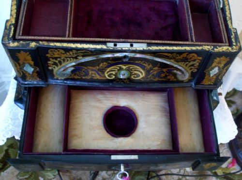 ANTIQUE ENGLISH VICTORIAN PAPIERMCH LADIES JEWELLERY CASKET - ADDITIONAL PHOTO 8